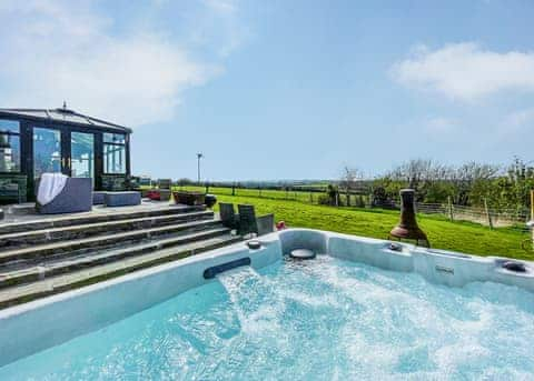 Glan Morfa Lodge Retreat, Llangafo