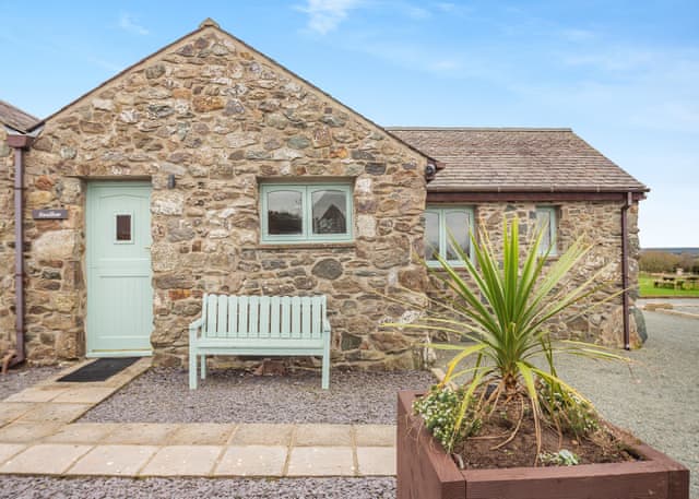 Black Bird Cottage - Glan Morfa Lodge Retreat, Llangafo