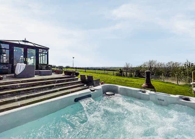 Kestrel Cottage - Glan Morfa Lodge Retreat, Llangafo