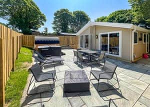 Hamlet Lodge Retreat at Calloose Holiday Park, Hayle