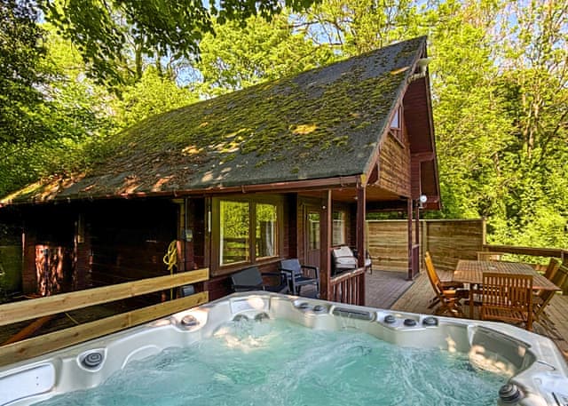 Eagle Lodge - Herons Lake Retreat, Caerwys, Flintshire