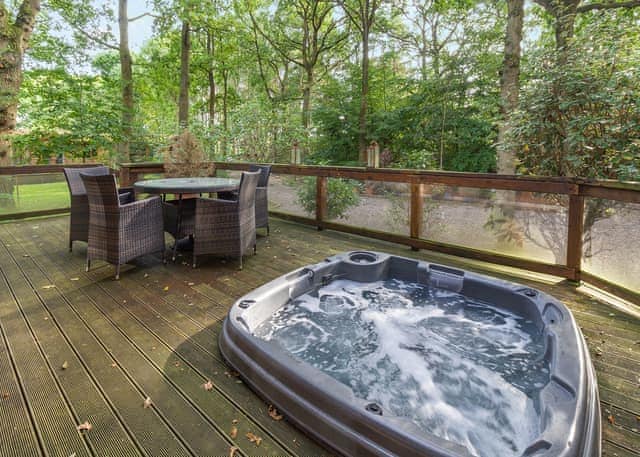 Luxury Lodge 1 - Ladera Retreat Lodges, Eaton, Congleton