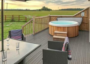 Westfield Lodge - Larkrise Farm Lodges, Charlton Adam, Somerton