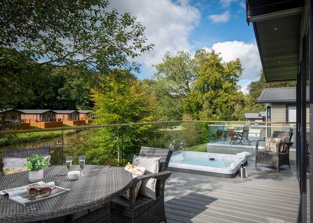 Lake Front 2 bedroom lodge - Lakeview Manor Lodges, Dunkeswell, Honiton