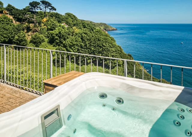 Clifftop Hot Tub (Sleeps 6) - Leonards Cove, Stoke Fleming, Dartmouth