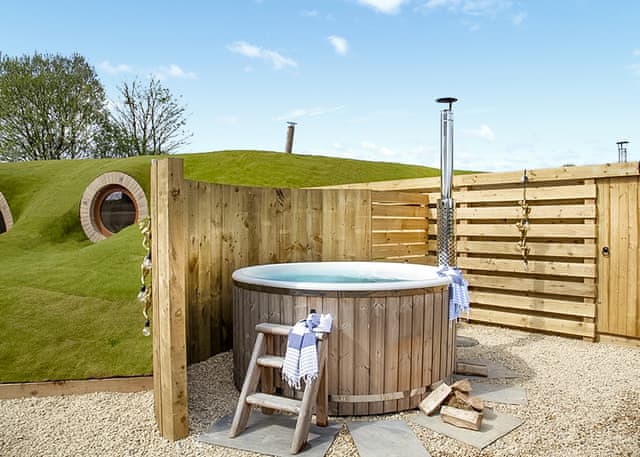 Art’s Hollow - Maesbury Den, Radstock