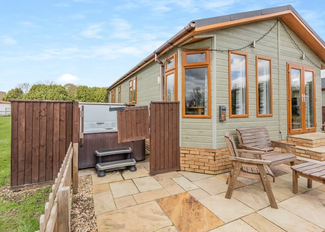 Chamomile - Lode Hall Lodges, Three Holes, Nr Downham Market
