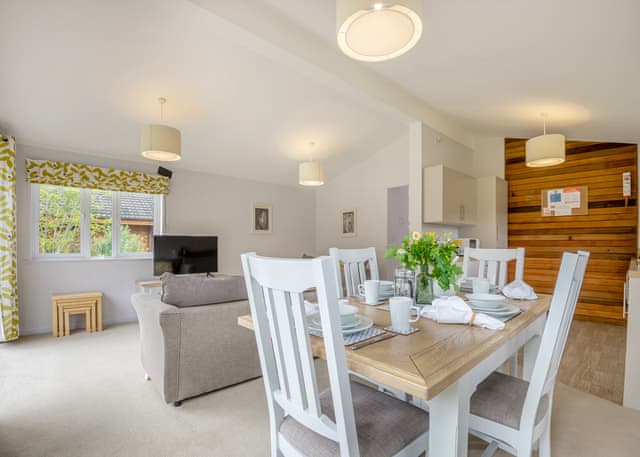 Kingfisher Lodge - Woodside Lodges Country Park, Ledbury