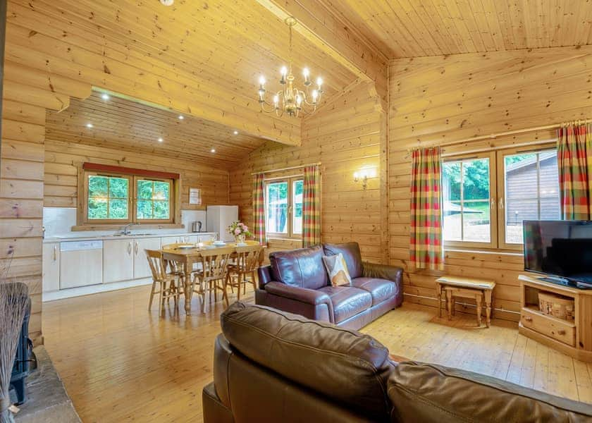 Falcon Wood Lodge - Woodside Lodges Country Park, Ledbury