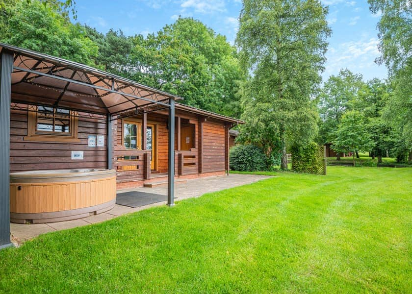 The Lilypad Lodge - Woodside Lodges Country Park, Ledbury