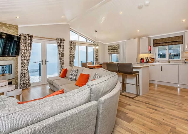 Classic 2 Bed Lodge Hot Tub (Pet) - Loch Lomond Holiday Park, Inveruglas, Argyll