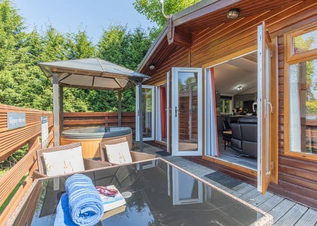 Bakewell Deluxe Lodge - Longnor Wood Holiday Park, Longnor, Nr. Buxton