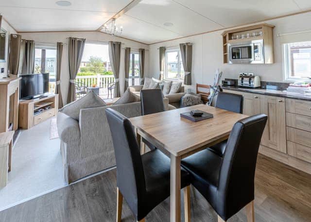 Coral Cove Deluxe - Looe Coastal Retreat, Looe