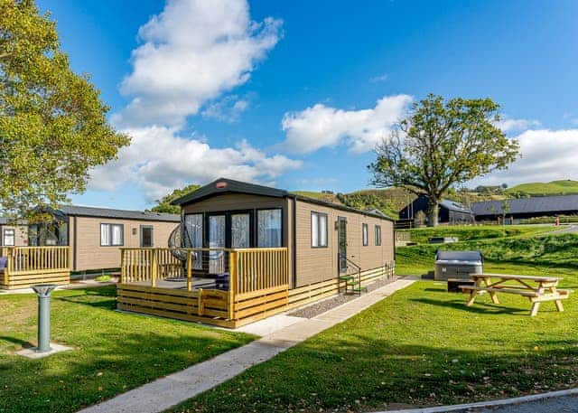 Woodland Lodge 2 - Love2Stay Mid Wales, Newtown