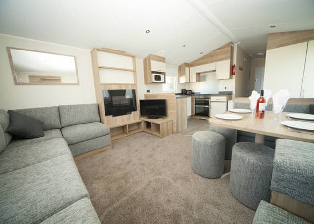 Gold Plus 3 Caravan with Decking - Malvern View Country and Leisure Park, Worcester