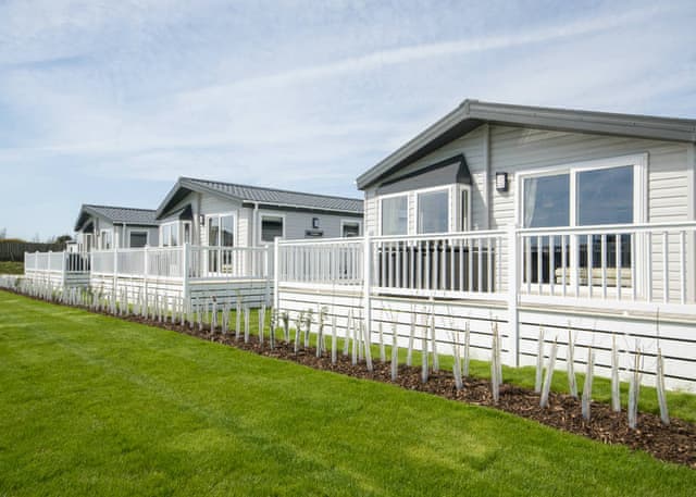 Platinum 3 Lodge (sleeps 6) with decking (Pet) - Malvern View Country and Leisure Park, Worcester