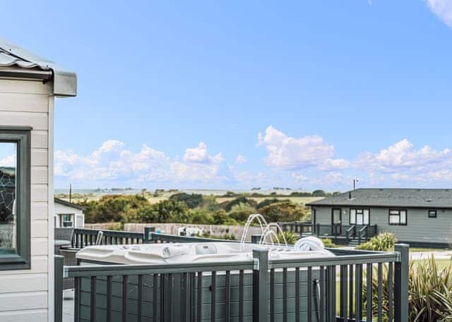 4 Berth Luxury Caravan with Hot Tub (Pet) - Newperran Holiday Resort, Newquay