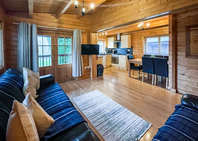 Fir Tree Lodge - Oathill Farm Lodges, Crewkerne
