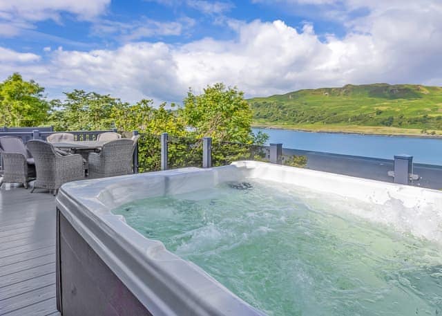 Oban Hot Tub Lodge 4 - Oban Holiday Park, Oban