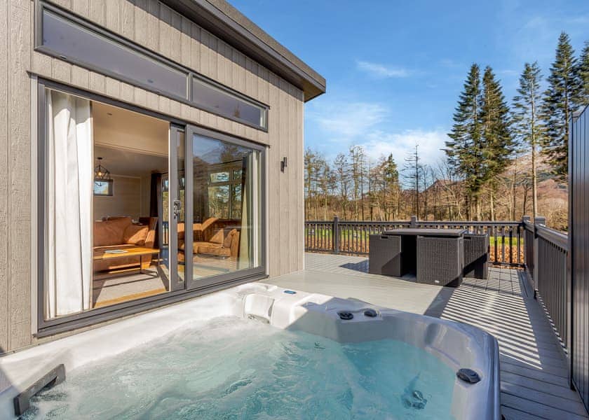 Nevis Hot Tub 4 - Ben Nevis Holiday Park, Camaghael, Fort William