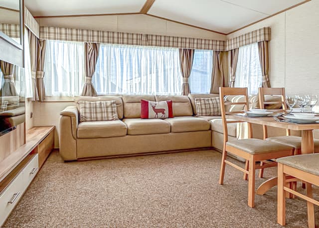 Gold Sovereign - Orchards Holiday Park, Newbridge, Nr Yarmouth