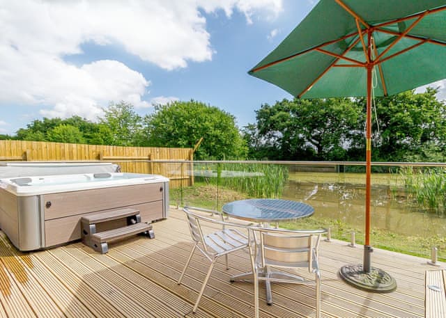Hollytree Lodge - Oakwood Lodges, South Duffield, Nr York