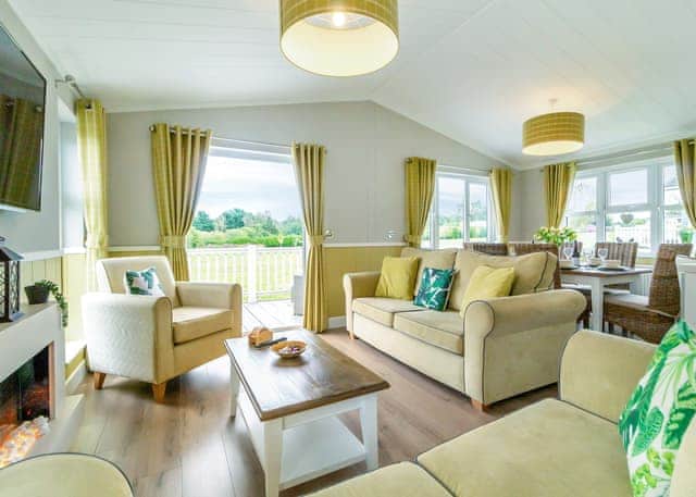 Mead Three - Otters Mead Boutique Lodges, Beetley, Dereham