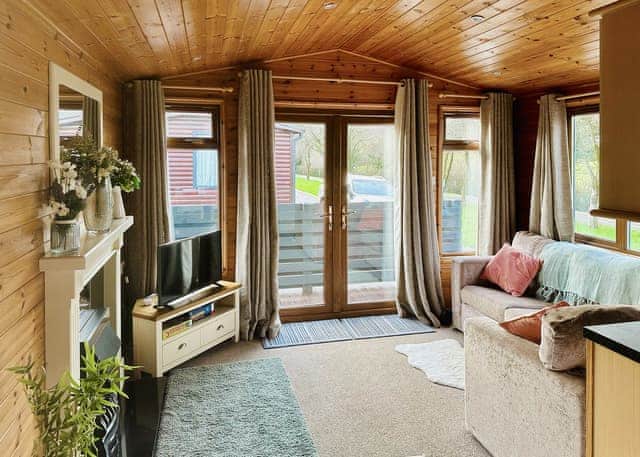 Chepstow Lodge - Pant Wilkin Lodges and Equestrian Centre, Cowbridge