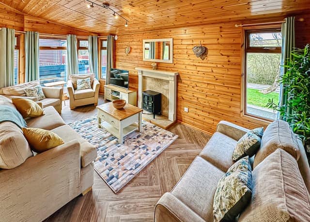 Aintree Lodge - Pant Wilkin Lodges and Equestrian Centre, Cowbridge
