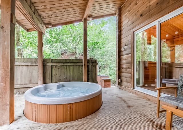 Woodpecker Log Cabin 2 (Pet) - Quarry Walk Lodges, Freehay, Cheadle