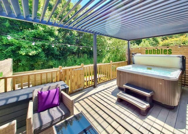 Spa Escape (Pet Garden) - Raywell Hall Country Lodges, Raywell, Beverley