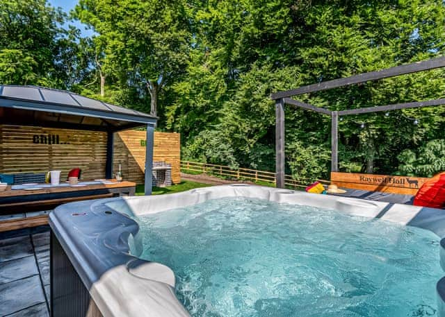 Dreamwood Spa - Raywell Hall Country Lodges, Raywell, Beverley