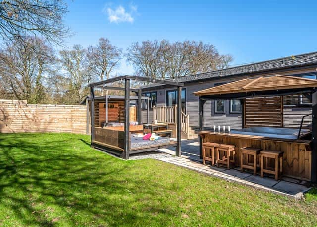 Spa Ovation - Raywell Hall Country Lodges, Raywell, Beverley