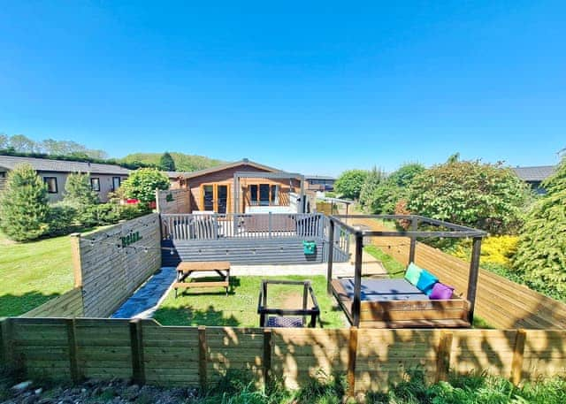 Spa Castaway (Pet Garden) - Raywell Hall Country Lodges, Raywell, Beverley