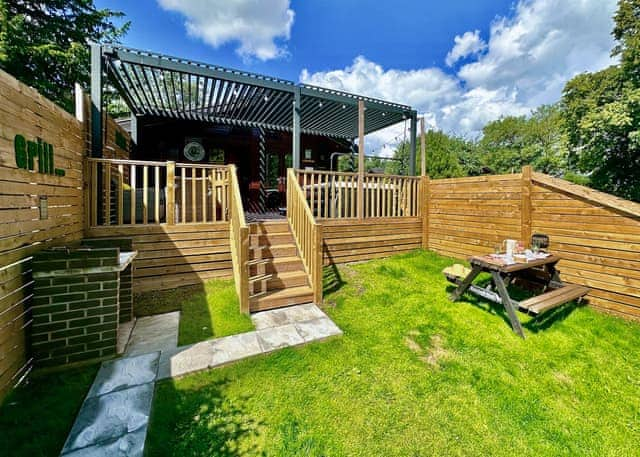 Beechwood Spa (Pet Garden) - Raywell Hall Country Lodges, Raywell, Beverley