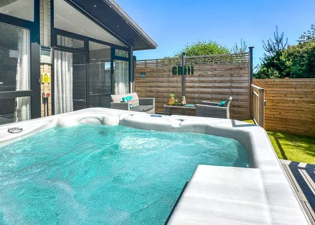 Spa Amour - Raywell Hall Country Lodges, Raywell, Beverley