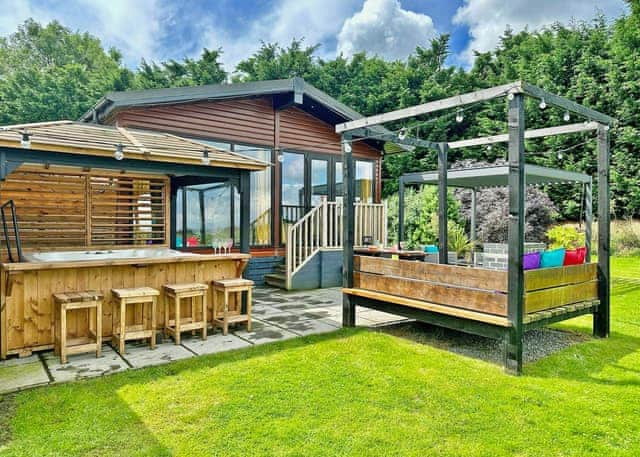 Spa View - Raywell Hall Country Lodges, Raywell, Beverley