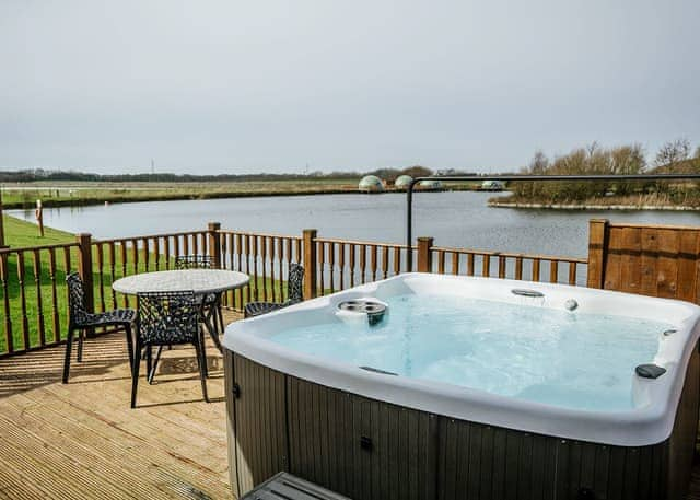 Lake View Lodge 4 Berth - Ream Hills Holiday Park, Weeton, Fylde Coast