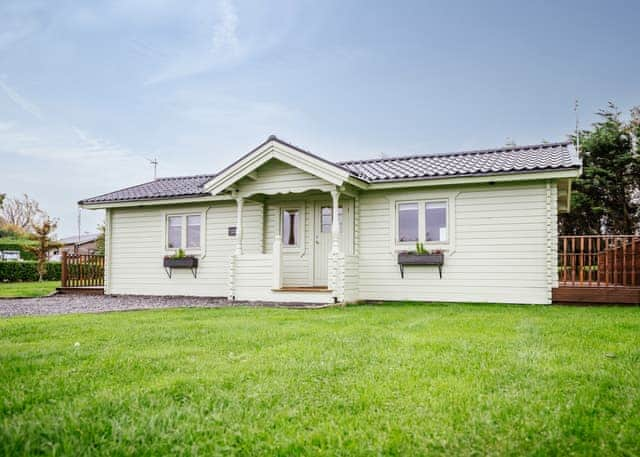 Pawprint Chalet - Ream Hills Holiday Park, Weeton, Fylde Coast