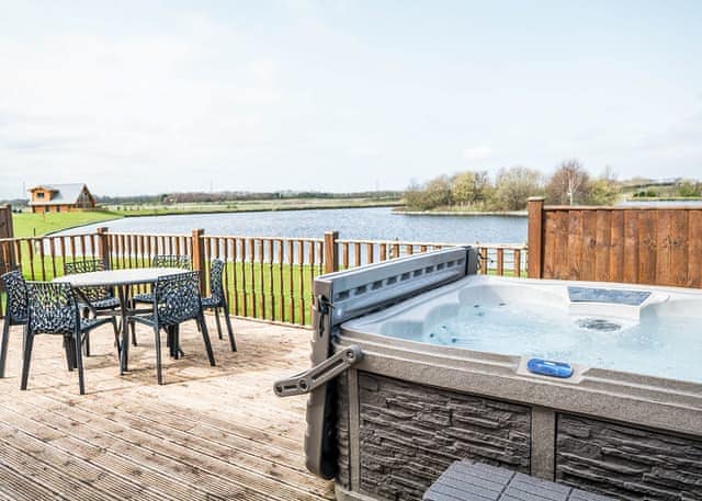 Lakeview Lodge 6 Berth - Ream Hills Holiday Park, Weeton, Fylde Coast