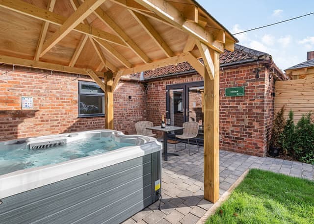 Cedar Cottage - Redbrick Woodland Lodges, Edwinstowe