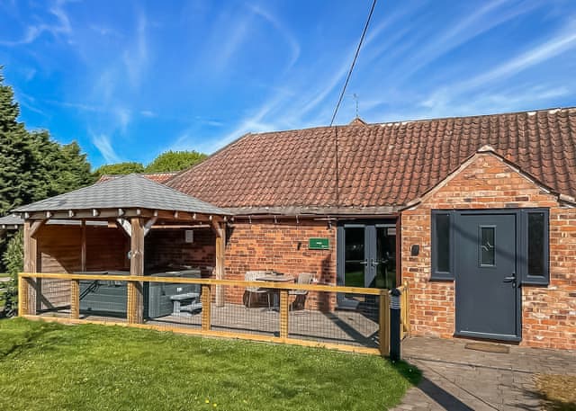 Pine Cottage - Redbrick Woodland Lodges, Edwinstowe
