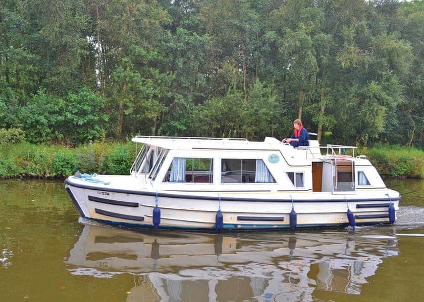 Clarion Boat Hire