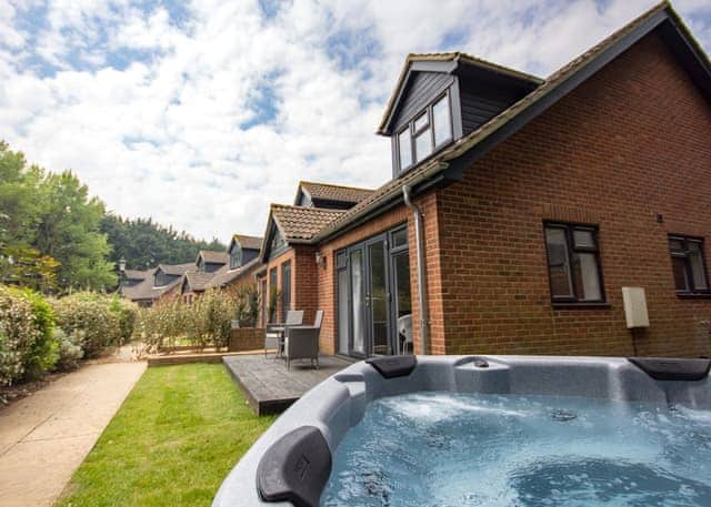 Typical Premium Cottage VIP 3 | Exclusive Island Cottage 6 Bth 3 Bed Hot Tub MS - The Lakes Rookley, Rookley Village