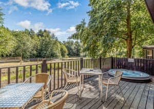 Pavilion Lodge - Rosewood Stud Park, Chippenham, Nr Newmarket