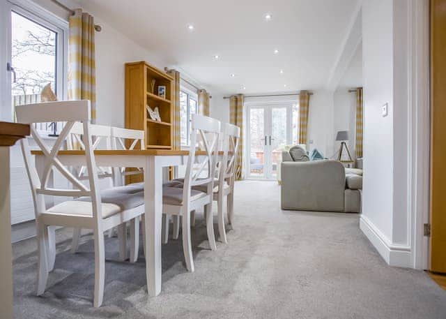 Exclusive 4 Berth Lodge with Hot Tub Pet - Sandy Balls Holiday Village, Godshill, Fordingbridge