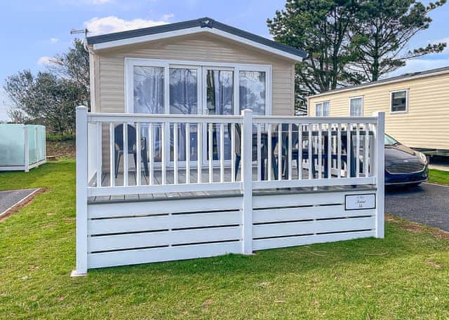 Fistral Deluxe 3 Bed Hot Tub (Pet) - St Agnes Holiday Park, Blackwater, St Agnes