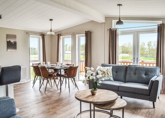 Elm Lodge - Saxon Mound, Elsworth, near Cambridge