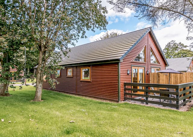 Lyle Executive Lodge - St Andrews Forest Lodges, Kincaple, St Andrews