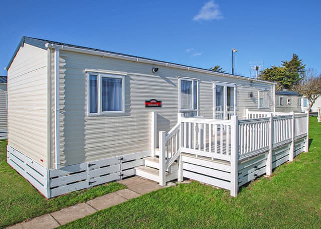 Supreme 3 (Pet) - Shorefield Country Park, Milford-on-Sea, Nr Lymington